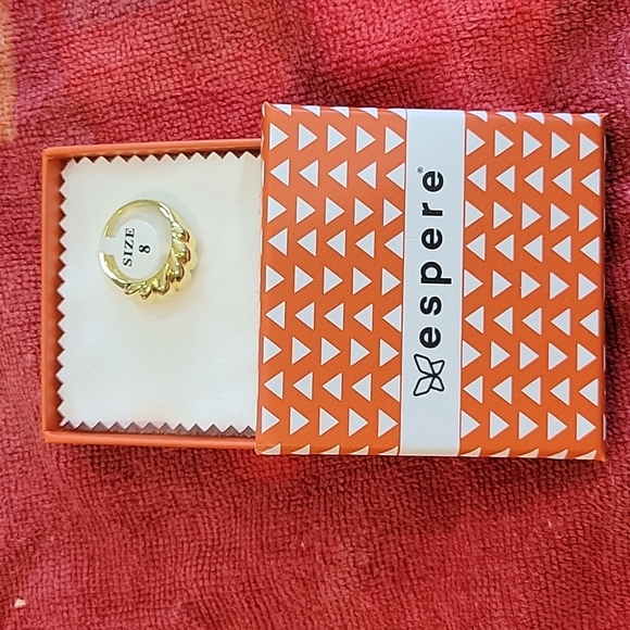 Gold color size 8 ring - Picture 3 of 3